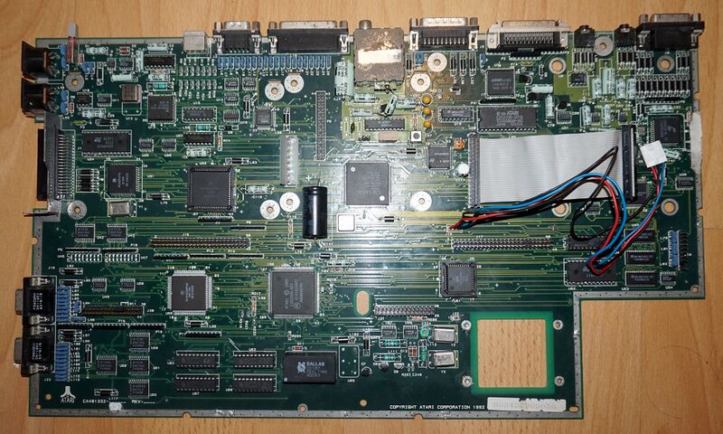 File:Falcon CA401332 Top PAL.jpg